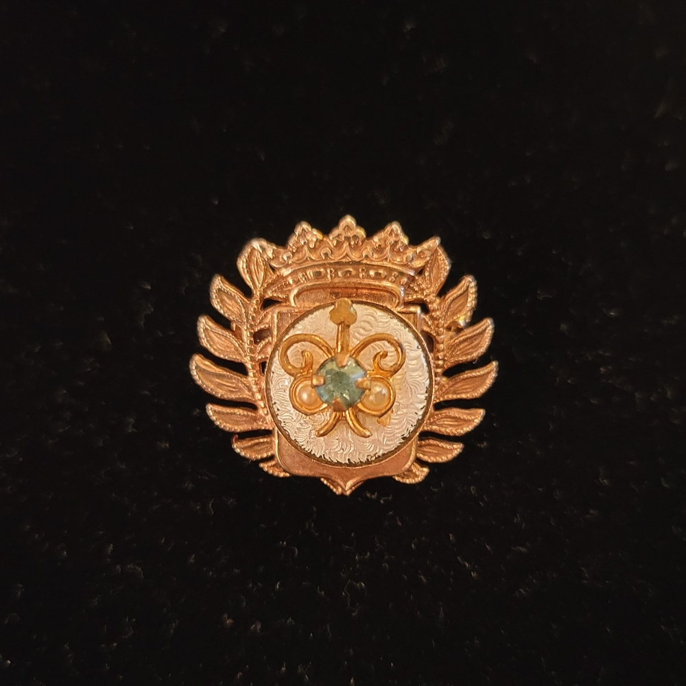 Vintage Alice Caviness Heraldic Brooch